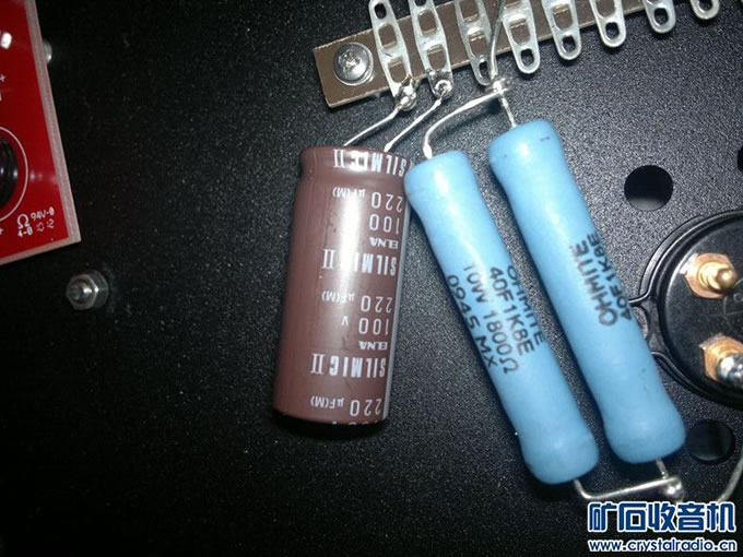 搭棚焊接300B的电阻和电容.jpg 我也装了Audio Note Kit1 5th Anniversary Edition 300B单端胆机