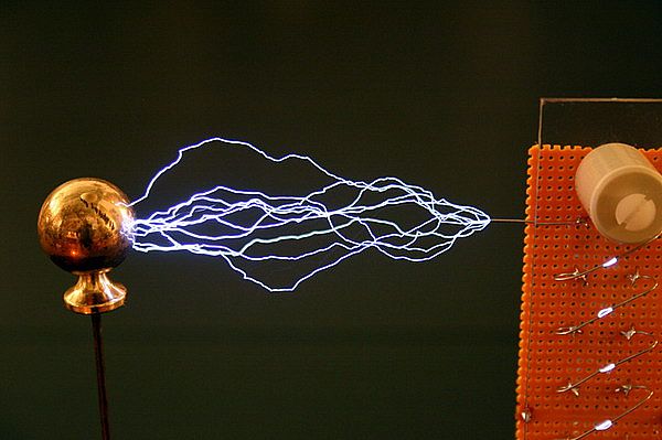 《闪电制作---马克思发生器和特斯拉线圈的制作教程》相关图片 闪电制作---马克思高压发生器和特斯拉线圈的制作教程