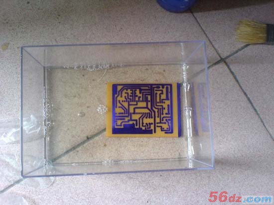 用感光干膜制作PCB的方法