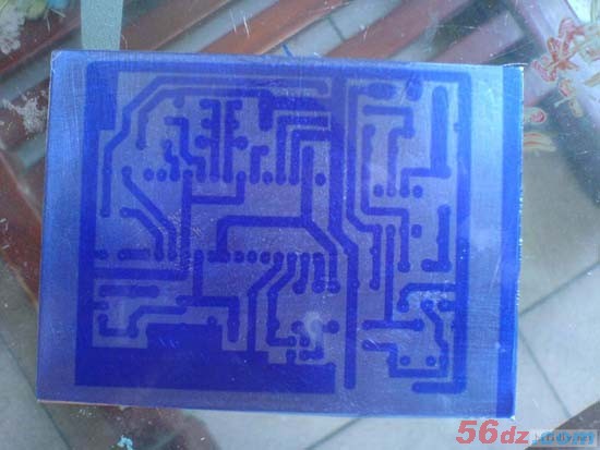 用感光干膜制作PCB的方法