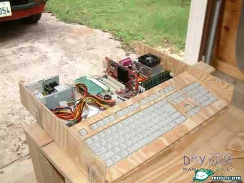 俺买不起笔记本,只好自己动手做一个啦