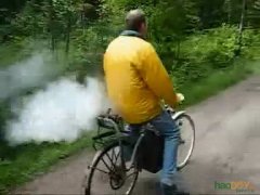 超给力蒸汽动力自行车,屁股一溜