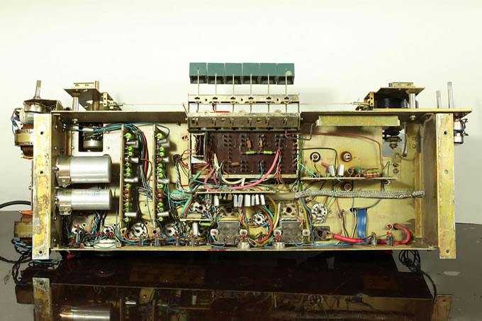 点击放大 春雷101型10管调频/调幅交流电子管收音机回顾