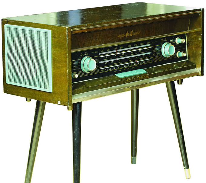 点击放大 春雷101型10管调频/调幅交流电子管收音机回顾