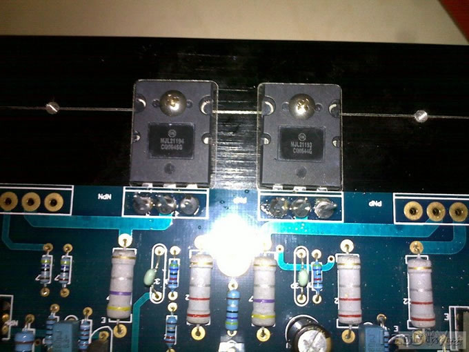 仿英国音乐传真A1000功放