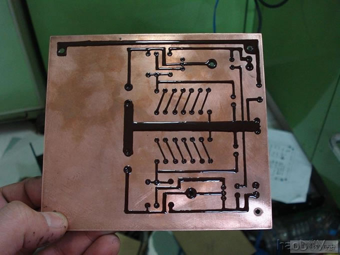 大家来看看我画的前级电路板pcb制作 用油漆手工绘的