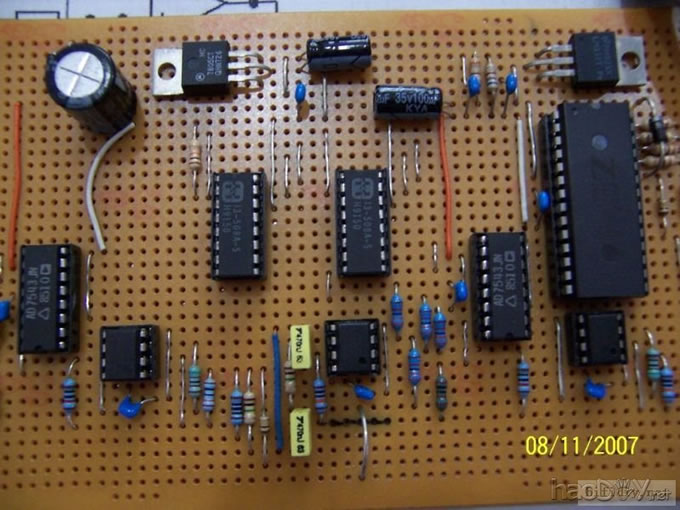 单片机的应用例子--多功能红外线遥控前级