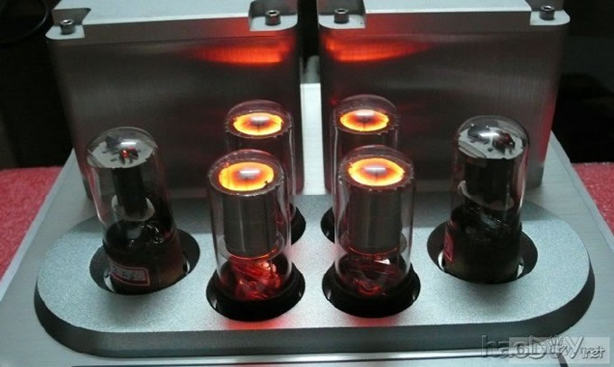 折腾了一个6n8p胆前级给电脑用。已经完成