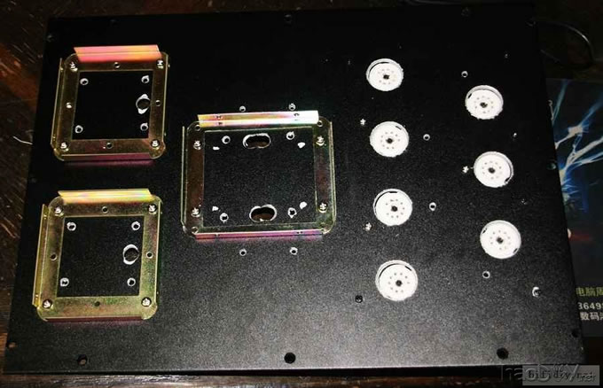 山寨了一台J版的EL84(6p14)推挽胆机,用12AU7代替了ECC85,居然