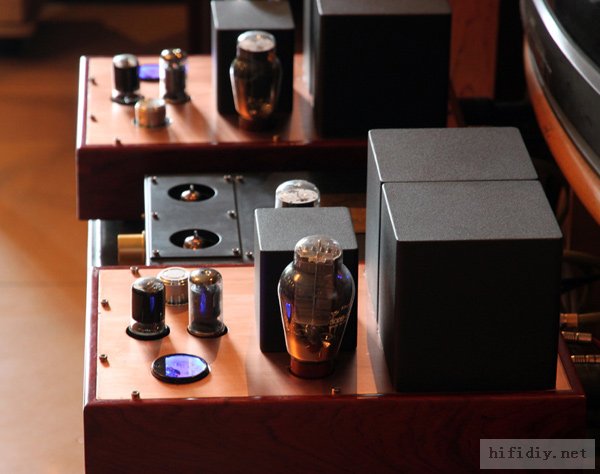 才做的6sj7(6j8p)+6v6+300b单端胆机图片发上来