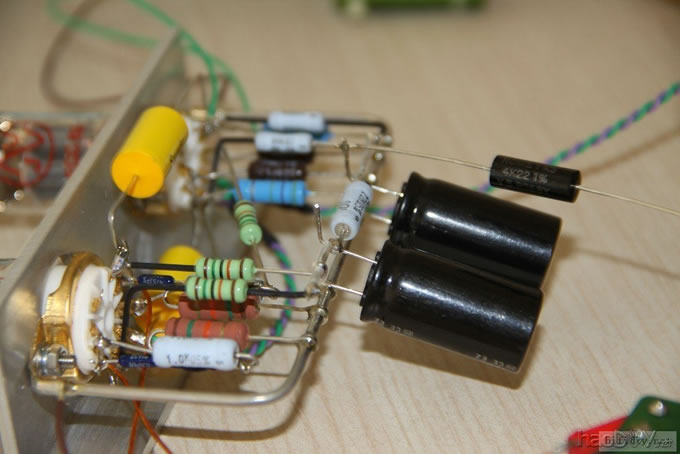 j版的12ax7推12au7电子管胆前级电路做好了,正在试机,还不错