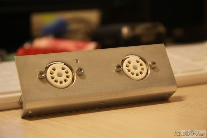 j版的12ax7推12au7电子管胆前级电路做好了,正在试机,还不错