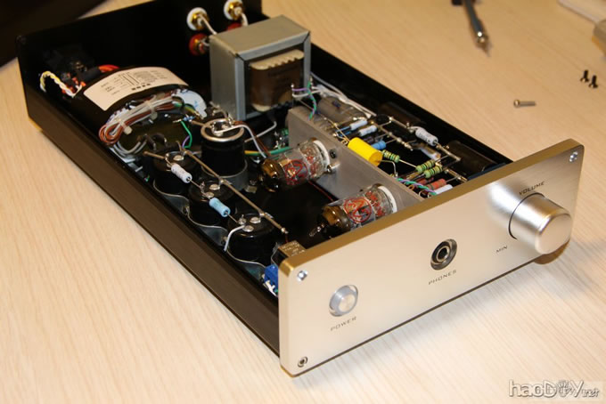 j版的12ax7推12au7电子管胆前级电路做好了,正在试机,还不错