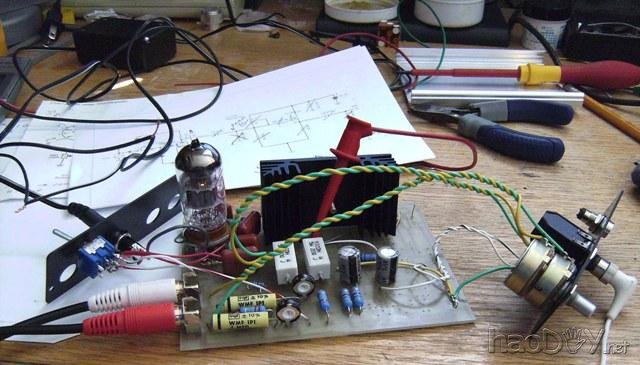 管/ MOSFET混合放大器烟雾测试 美国译文:12AU7电子管+IRF612 MOSFET胆石混合耳机放大器耳放