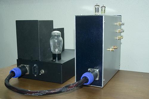 完成5687前置放大器和RCA-83管电源 新加坡译文:5687真空管(电子管)Hi-Fi的前级放大器(LED偏置)