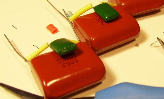 缓冲电容器芯片放大器 澳大利亚译文:一个LM3875 Gainclone的放大器功放