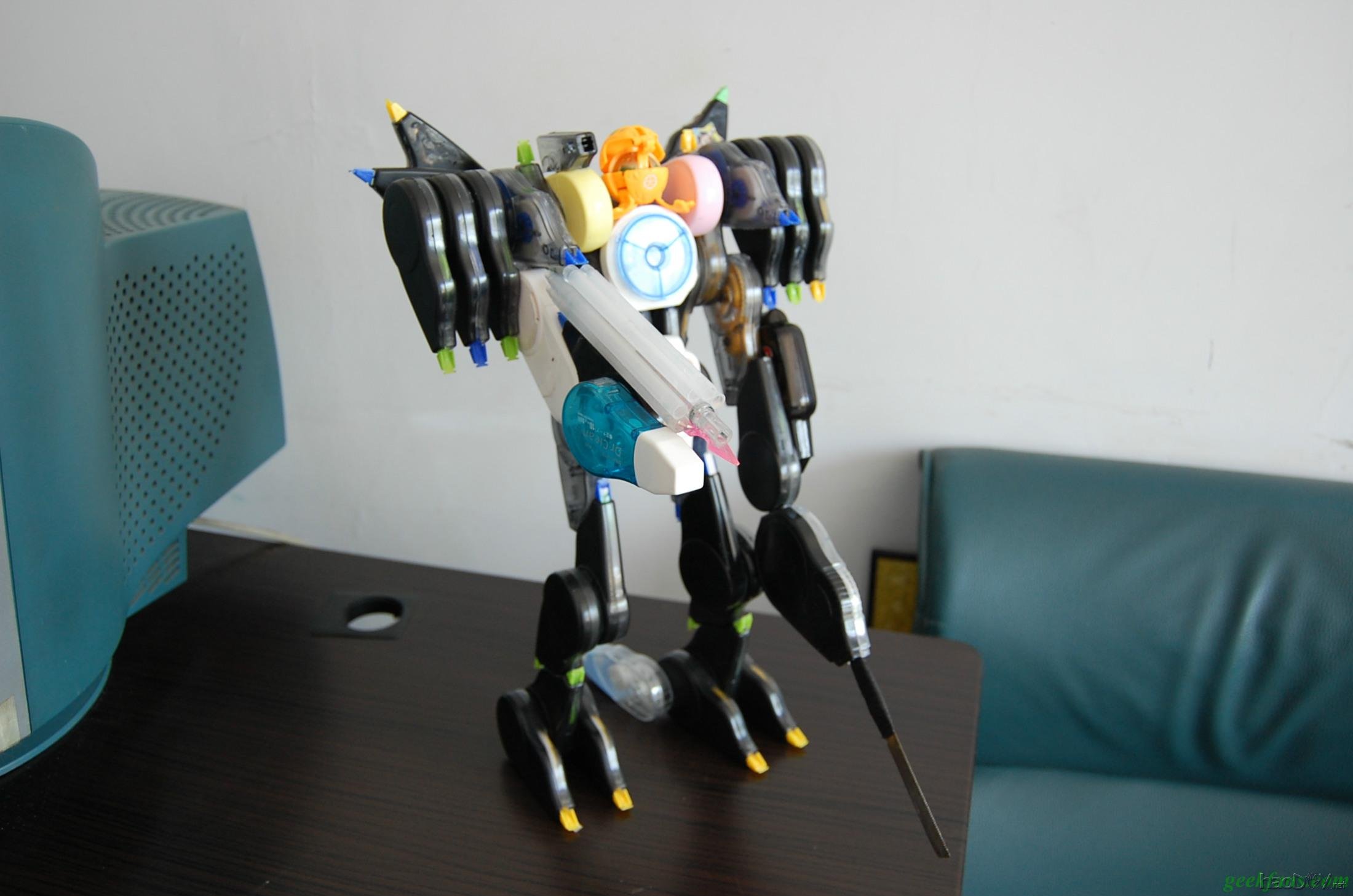 DSC_5555_meitu_13.jpg 修正带机器人模型