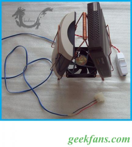 82_22606_a48455a69ced025.jpg 路由器背靠背式散热架(带风扇)