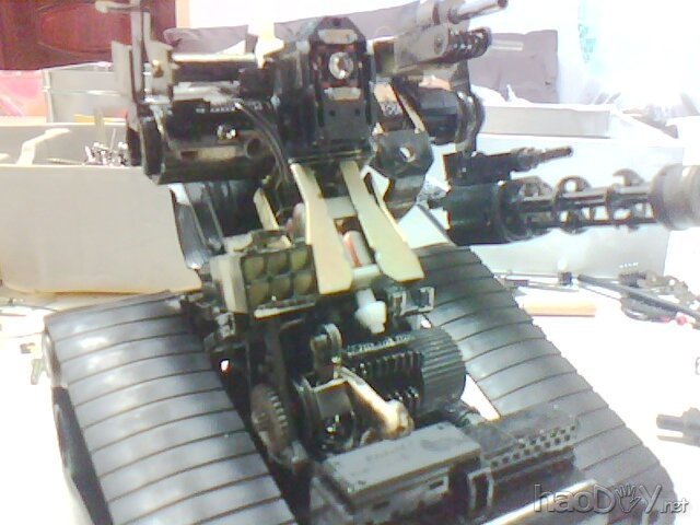 20.jpg 用废旧零件diy自制机器人模型玩具