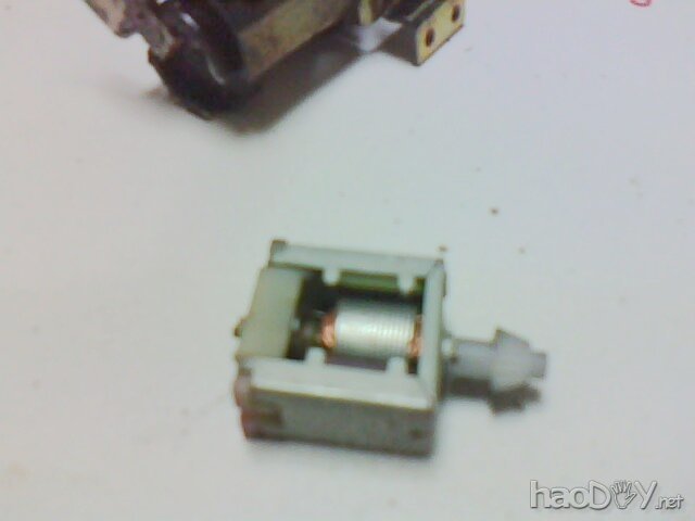 16.jpg 用废旧零件diy自制机器人模型玩具