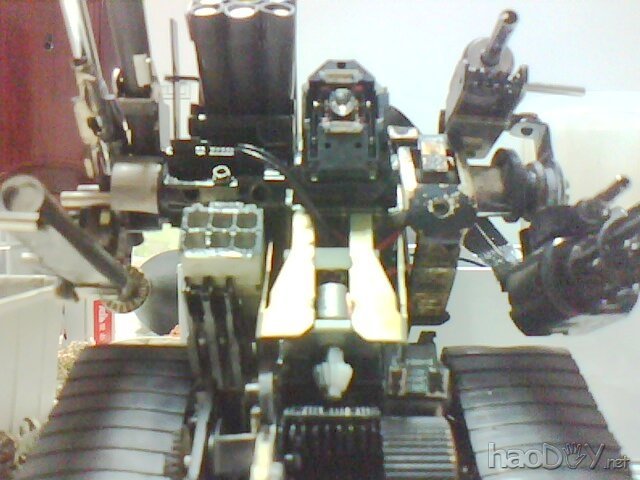 23.jpg 用废旧零件diy自制机器人模型玩具