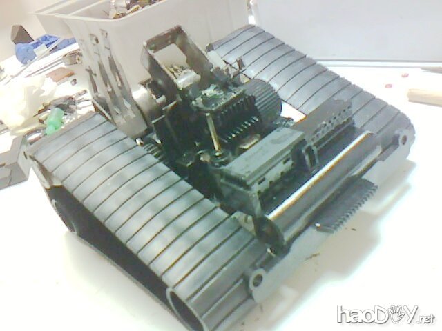 11.jpg 用废旧零件diy自制机器人模型玩具