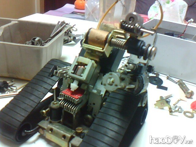 19.jpg 用废旧零件diy自制机器人模型玩具