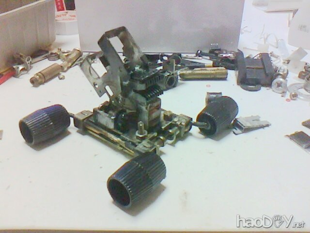 5.jpg 用废旧零件diy自制机器人模型玩具