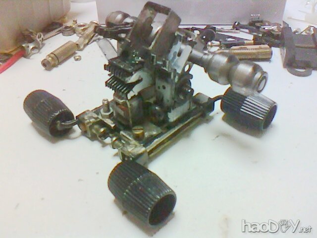 8.jpg 用废旧零件diy自制机器人模型玩具