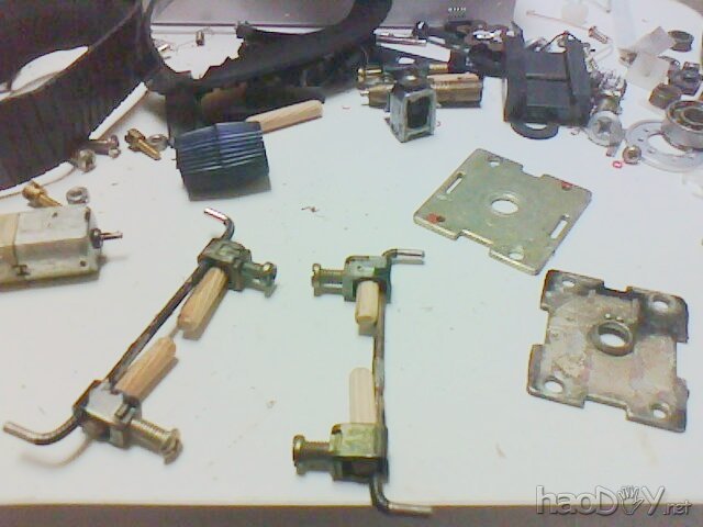 1.jpg 用废旧零件diy自制机器人模型玩具