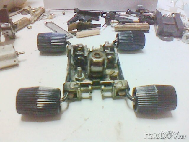 3.jpg 用废旧零件diy自制机器人模型玩具