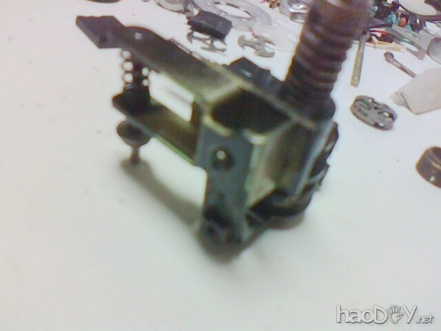 17.jpg 用废旧零件diy自制机器人模型玩具