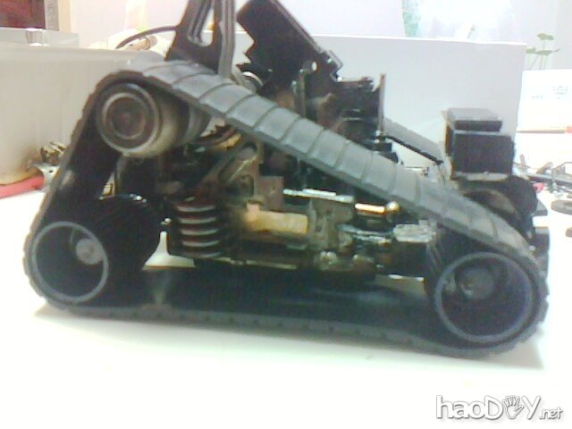 12.jpg 用废旧零件diy自制机器人模型玩具