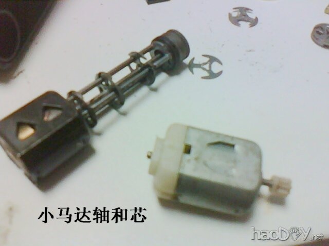 18.jpg 用废旧零件diy自制机器人模型玩具