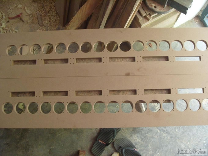 一对丰满的乳白色全频喇叭音柱音箱