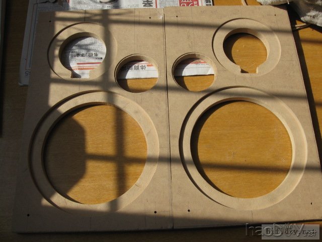 改造制作音箱很辛苦,修边机刻台阶很容易成功。。