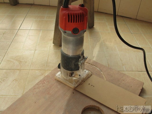 改造制作音箱很辛苦,修边机刻台阶很容易成功。。