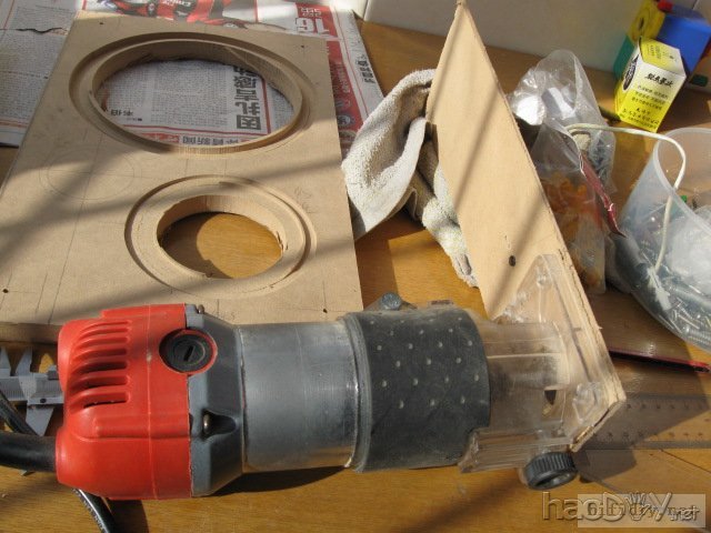 改造制作音箱很辛苦,修边机刻台阶很容易成功。。