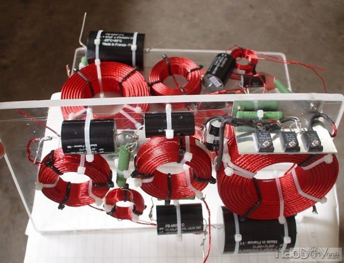 乱搭绅士宝喇叭三分频做落地音箱