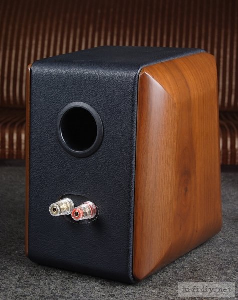 卧室中的书架箱,仿意大利Sonus Faber世霸toy书架箱体