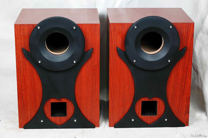 仿长冈铁男大师的作品db-2级倒相式全频喇叭书架箱