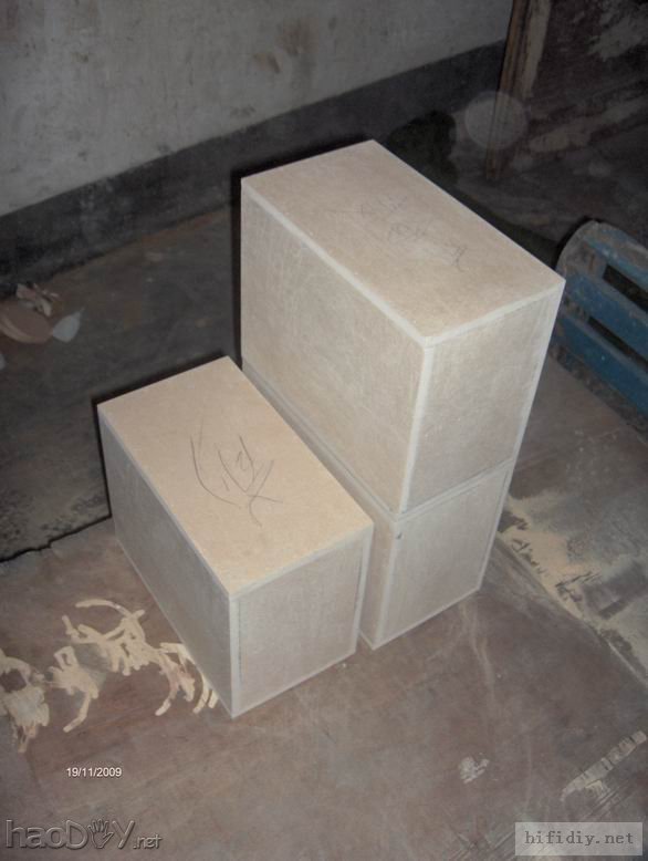 直仿玉石打造的惠威M1奢华限量版书架箱