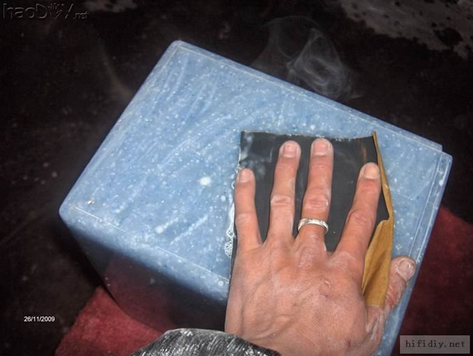 直仿玉石打造的惠威M1奢华限量版书架箱