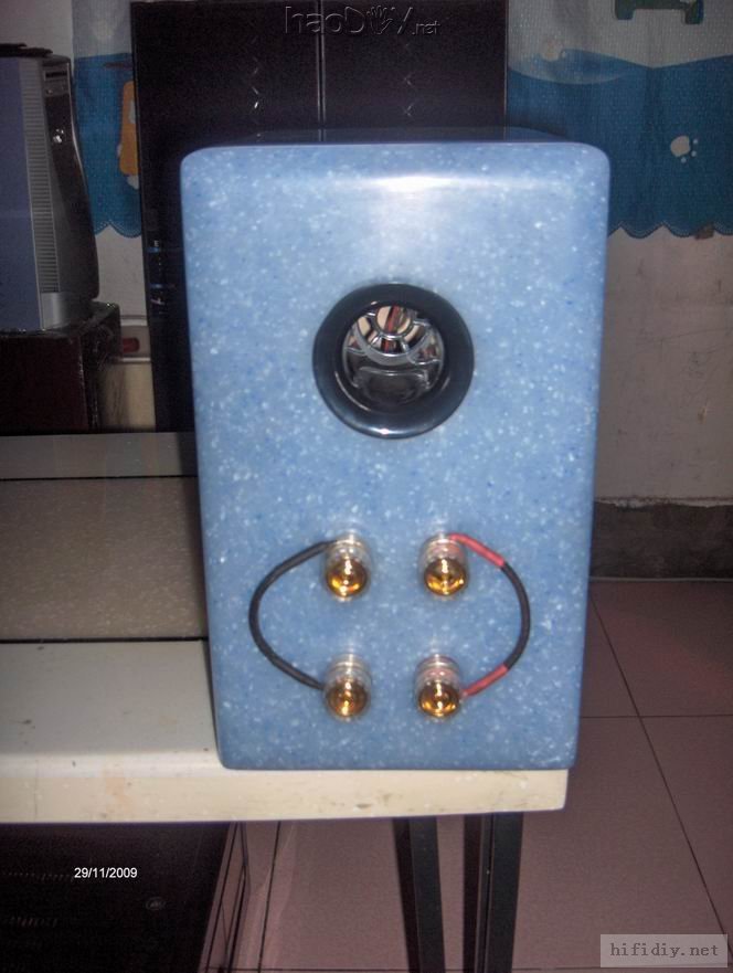 直仿玉石打造的惠威M1奢华限量版书架箱