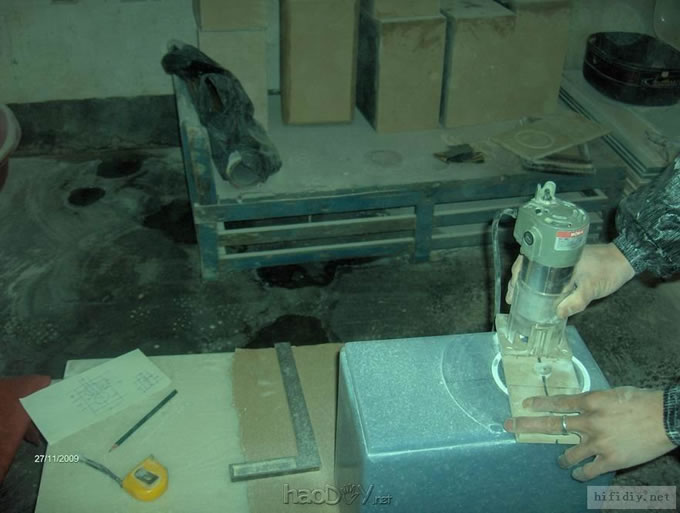 直仿玉石打造的惠威M1奢华限量版书架箱