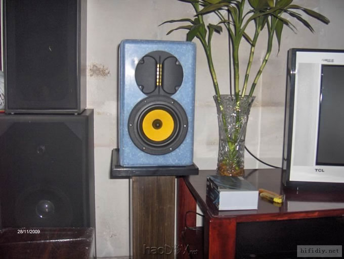 直仿玉石打造的惠威M1奢华限量版书架箱