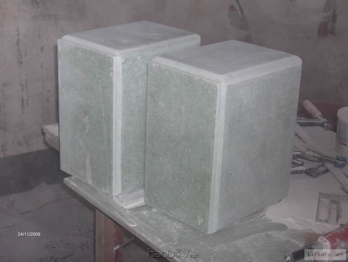 直仿玉石打造的惠威M1奢华限量版书架箱