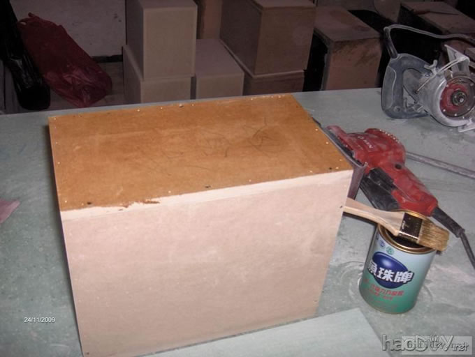 直仿玉石打造的惠威M1奢华限量版书架箱