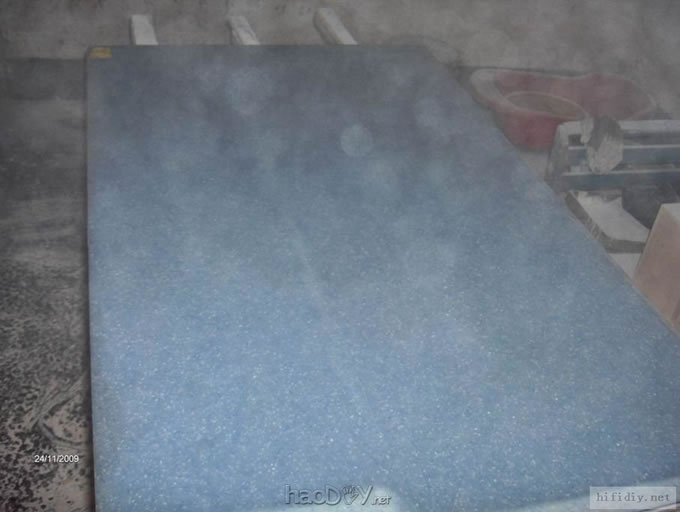 直仿玉石打造的惠威M1奢华限量版书架箱