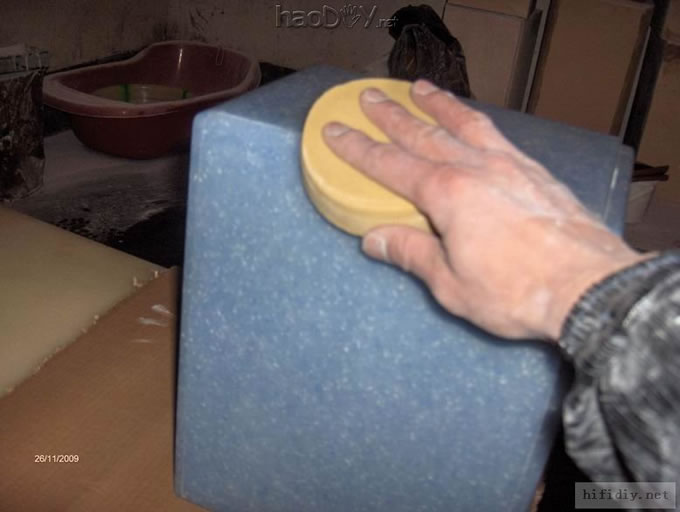 直仿玉石打造的惠威M1奢华限量版书架箱